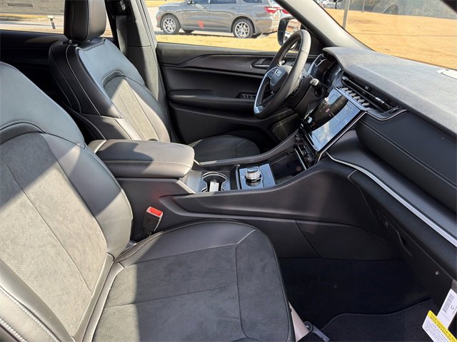 New 2025 Jeep Grand Cherokee L Altitude image 12