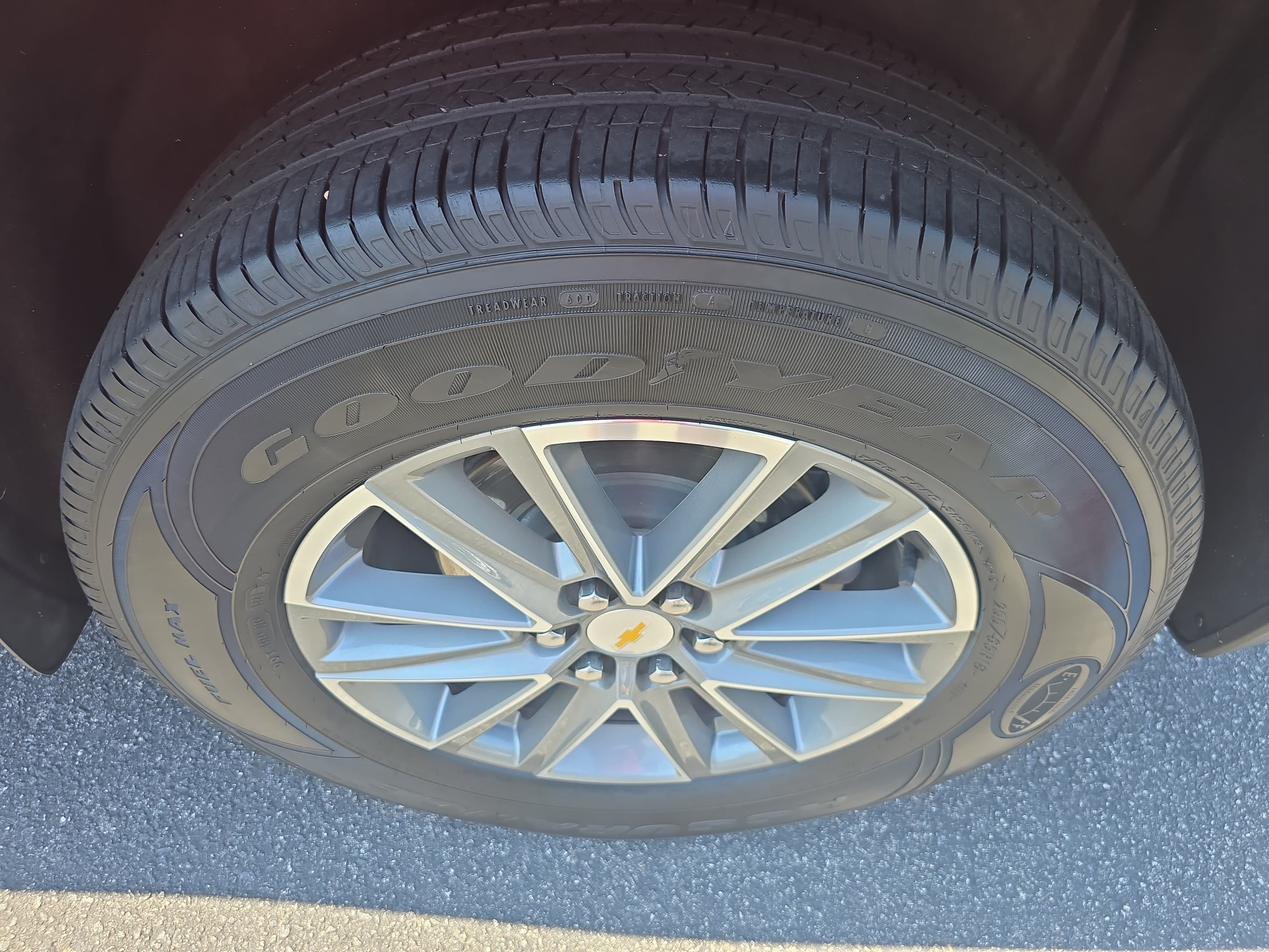 Used 2023 Chevrolet Traverse LT FWD image 33