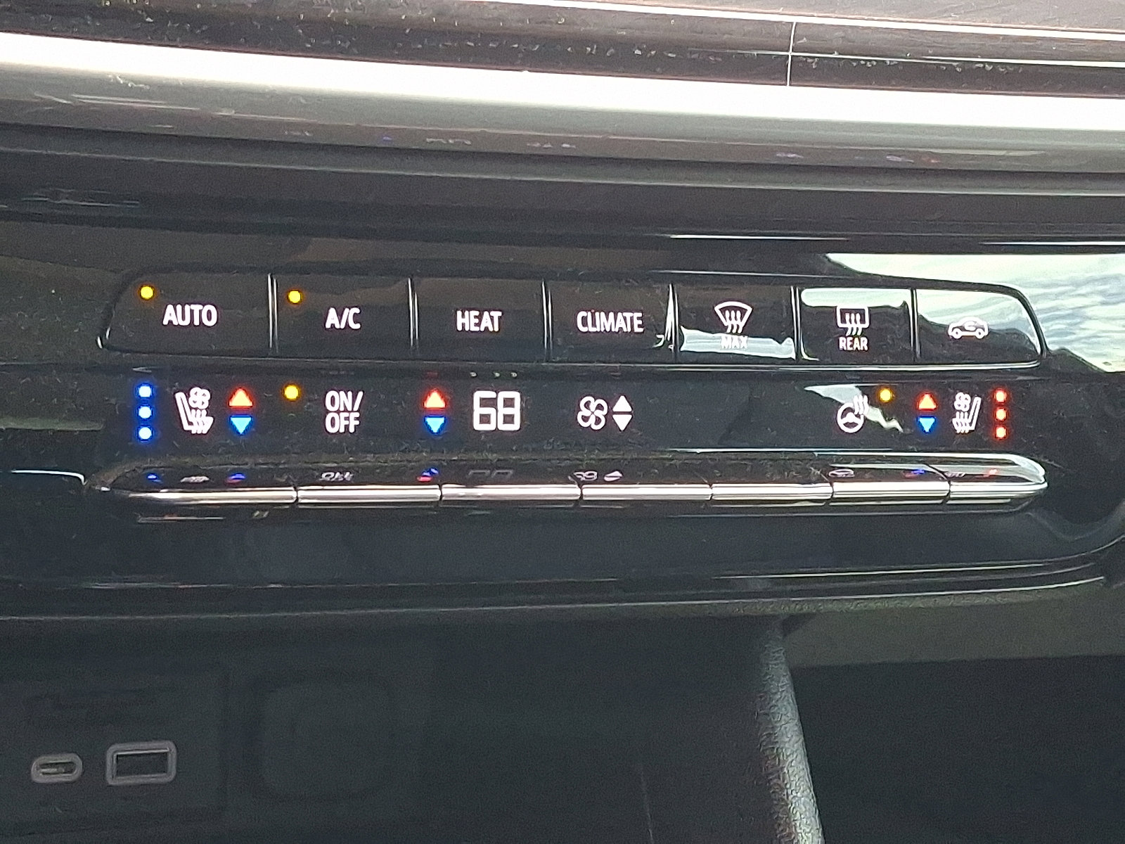 Certified 2023 Chevrolet Bolt EUV Premier w/ Sun & Sound Package FWD image 17