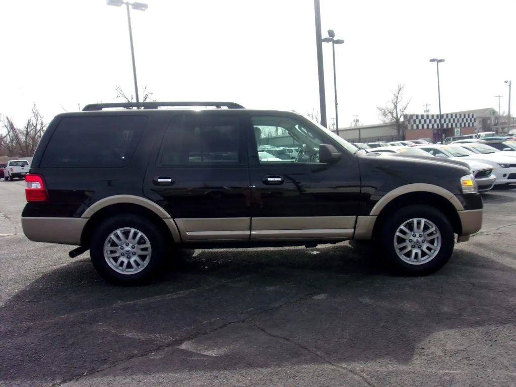 Used 2013 Ford Expedition XLT RWD image 4