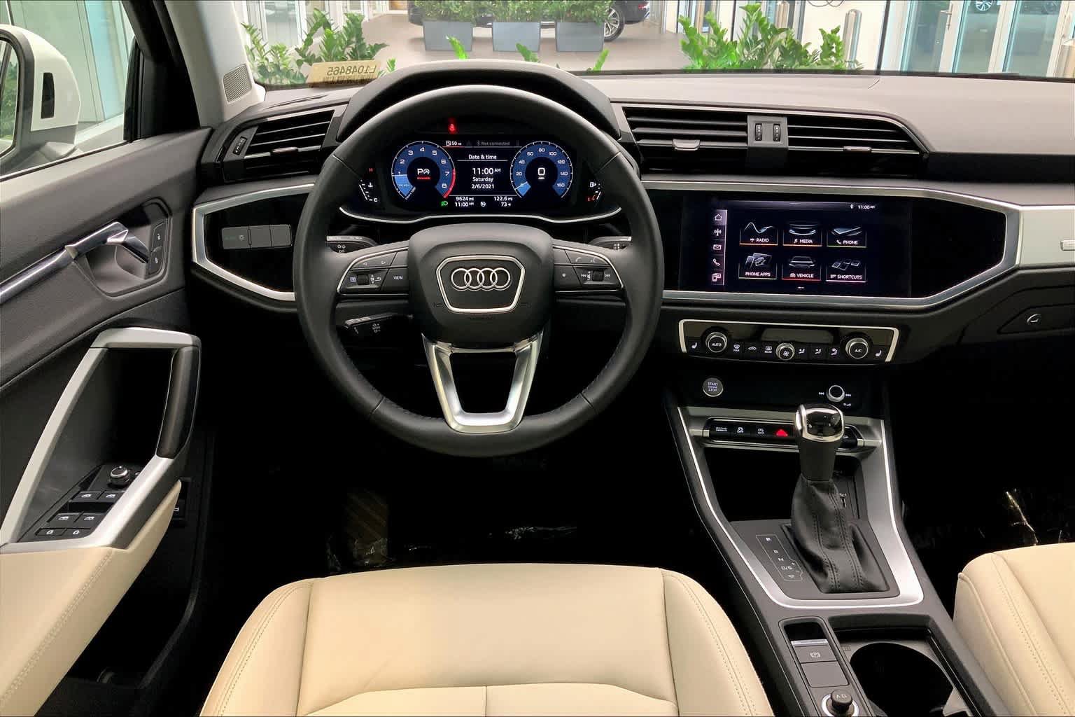 Used 2020 Audi Q3 2.0T Premium w/ Convenience Package AWD/4WD image 6