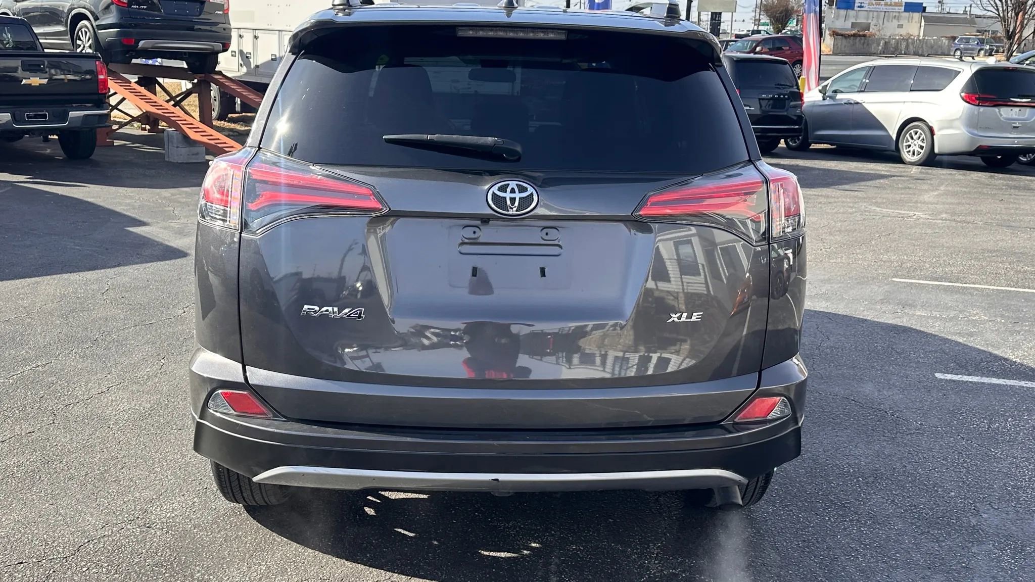 Used 2018 Toyota RAV4 XLE image 6