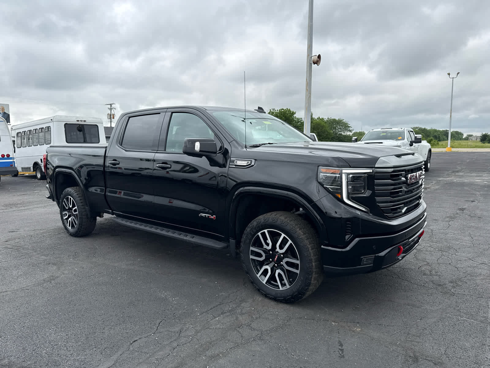 Certified 2024 GMC Sierra 1500 AT4 w/ Technology Package AWD/4WD image 7