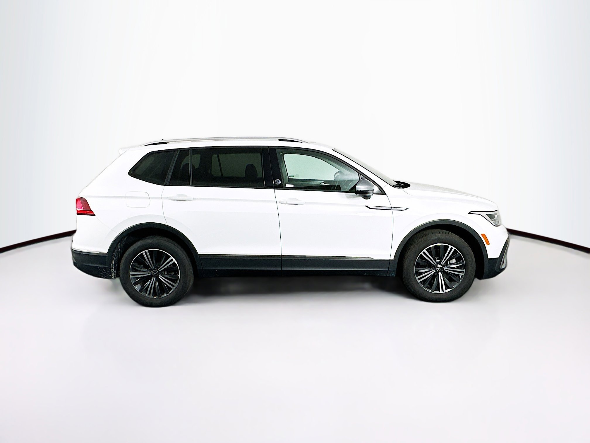 Used 2024 Volkswagen Tiguan Wolfsburg Edition image 10