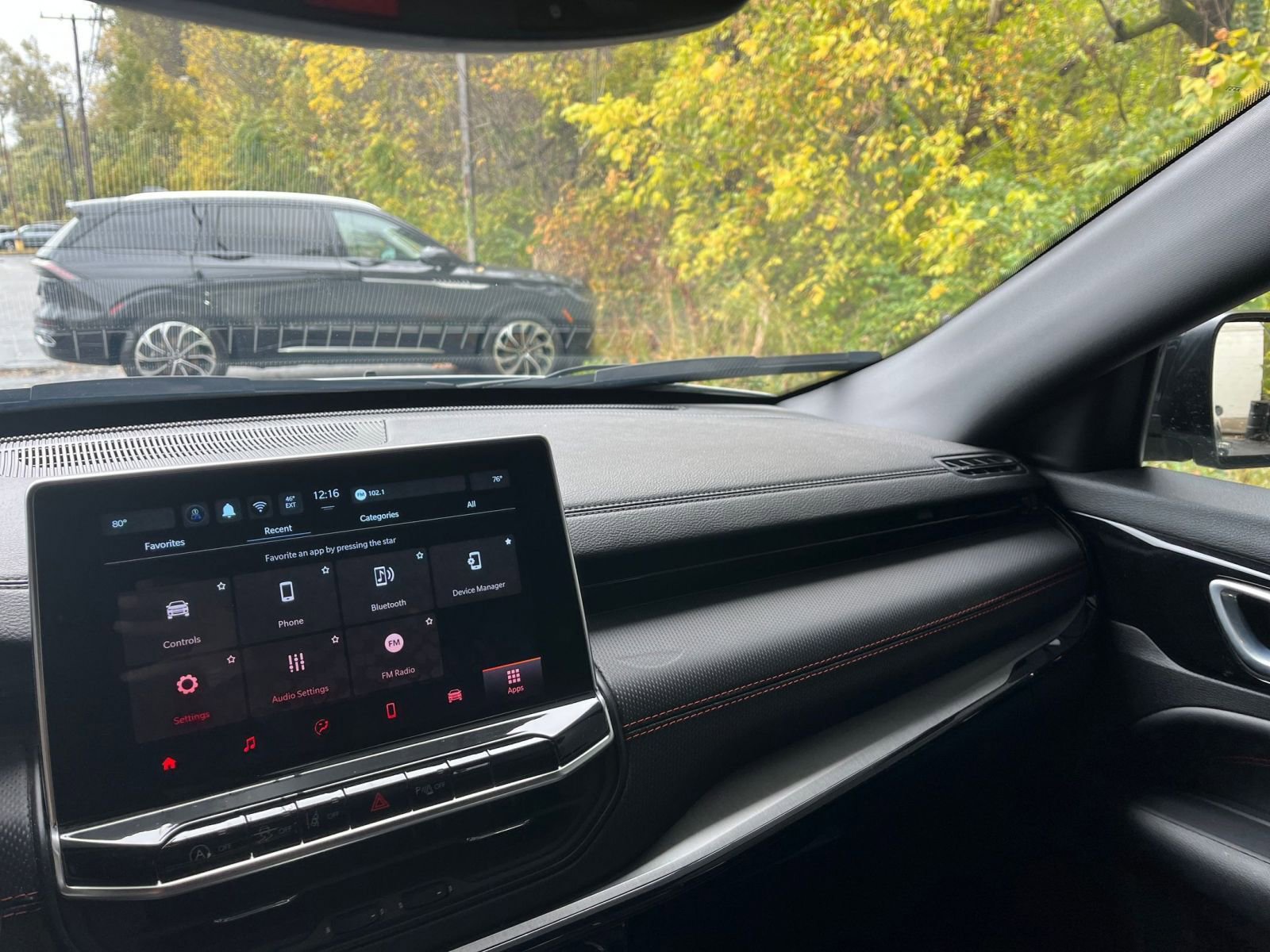 Used 2025 Jeep Compass Trailhawk image 31