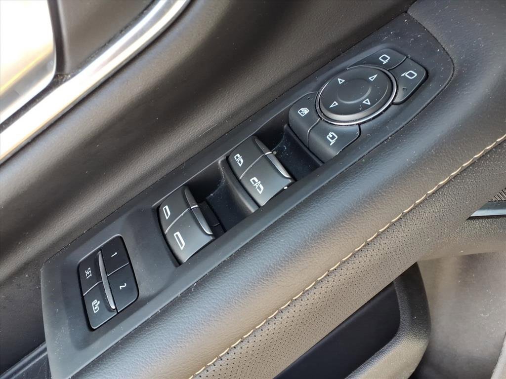 Used 2024 Chevrolet Suburban Premier image 15