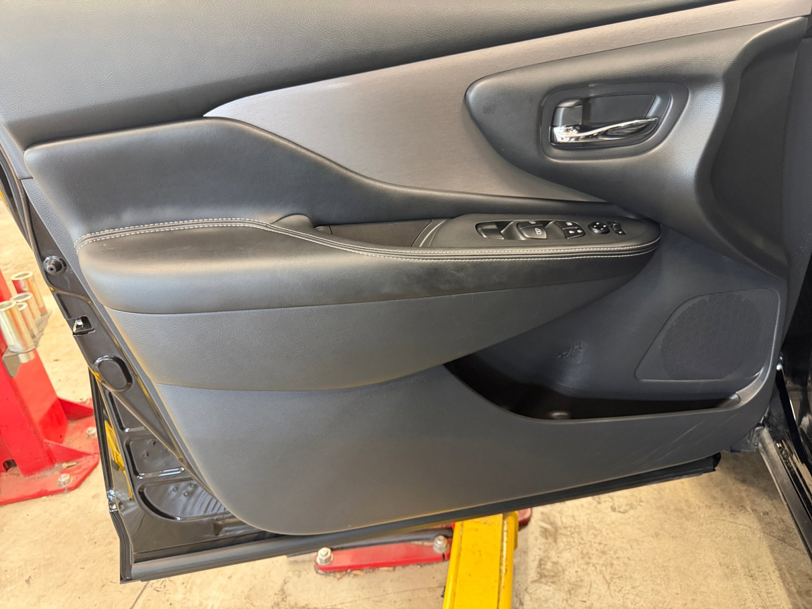 Used 2024 Nissan Murano SV w/ SV Midnight Edition Package FWD image 27