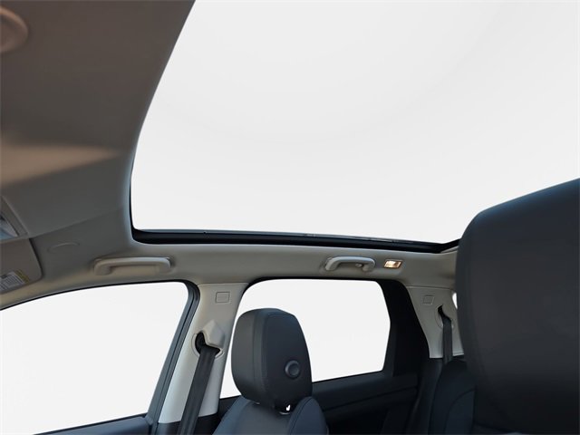 Used 2025 Land Rover Discovery Sport S image 32