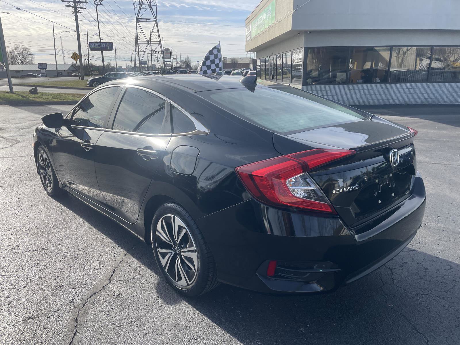 Used 2018 Honda Civic EX-L image 3
