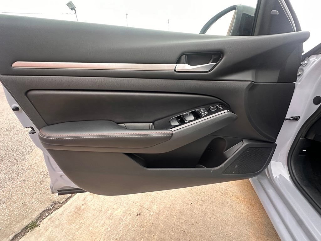 Certified 2024 Nissan Altima 2.5 SR w/ SR Premium Package FWD image 14
