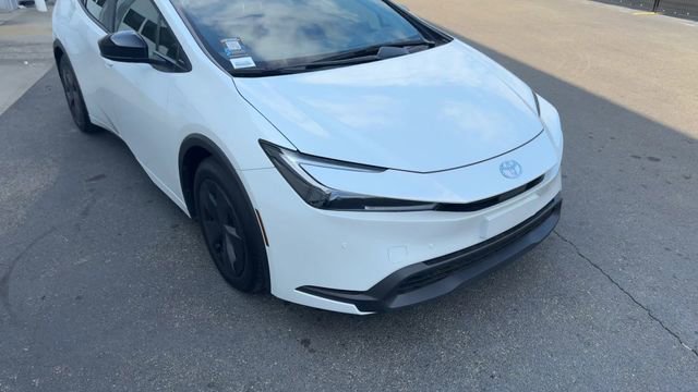 Used 2025 Toyota Prius LE FWD image 3