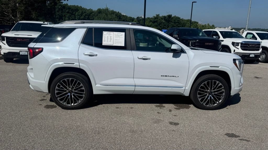 Used 2026 GMC Terrain Denali AWD/4WD image 2