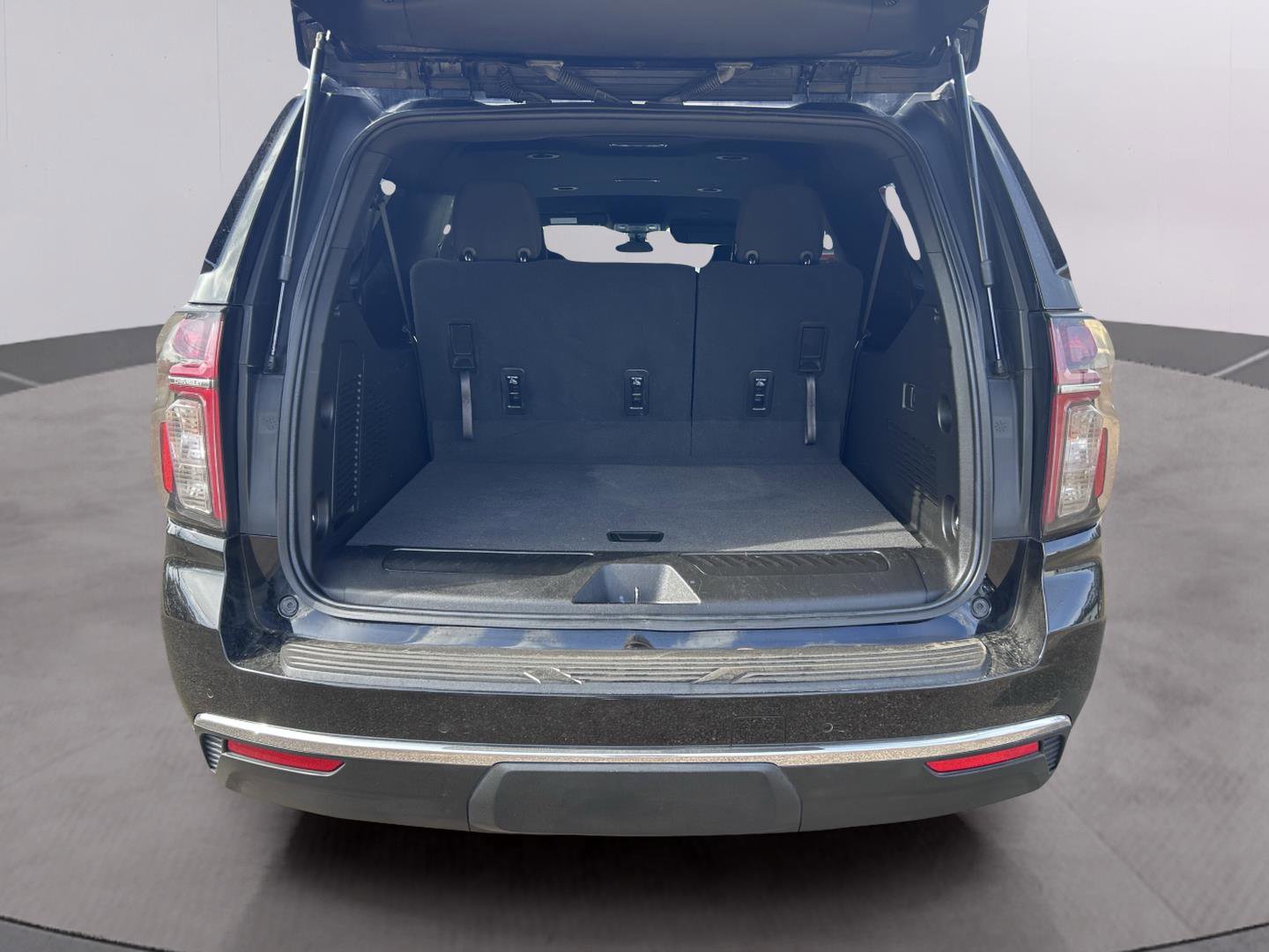 Used 2021 Chevrolet Suburban LS image 12