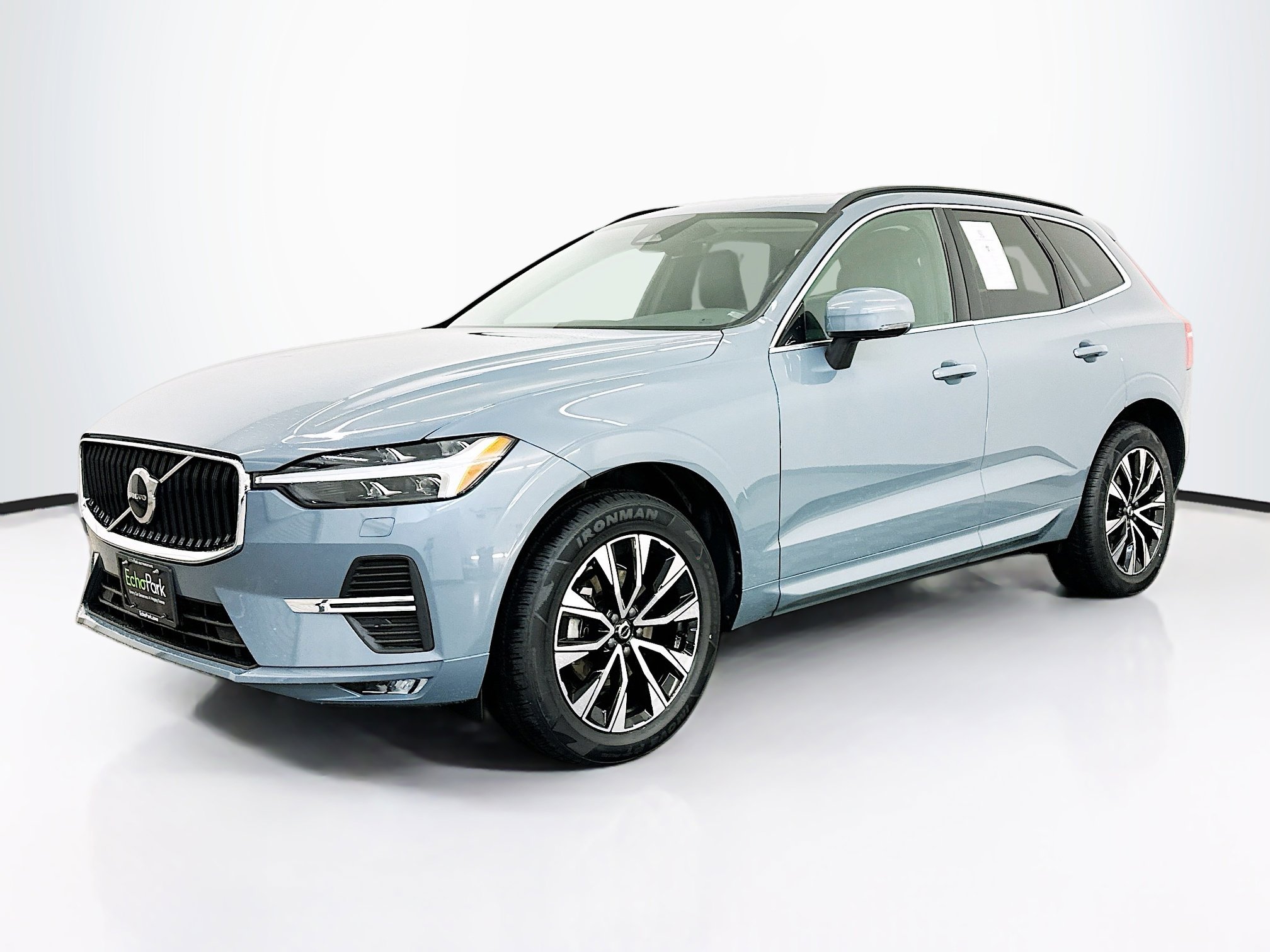 Used 2023 Volvo XC60 B5 Core w/ Climate Package image 3