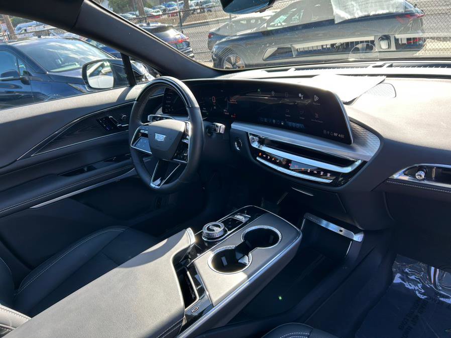 Used 2024 Cadillac Lyriq Luxury w/ LPO, Floor Liner Package image 38