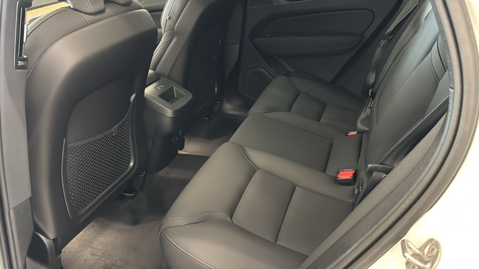 New 2027 Volvo XC60 B5 Plus AWD/4WD image 27