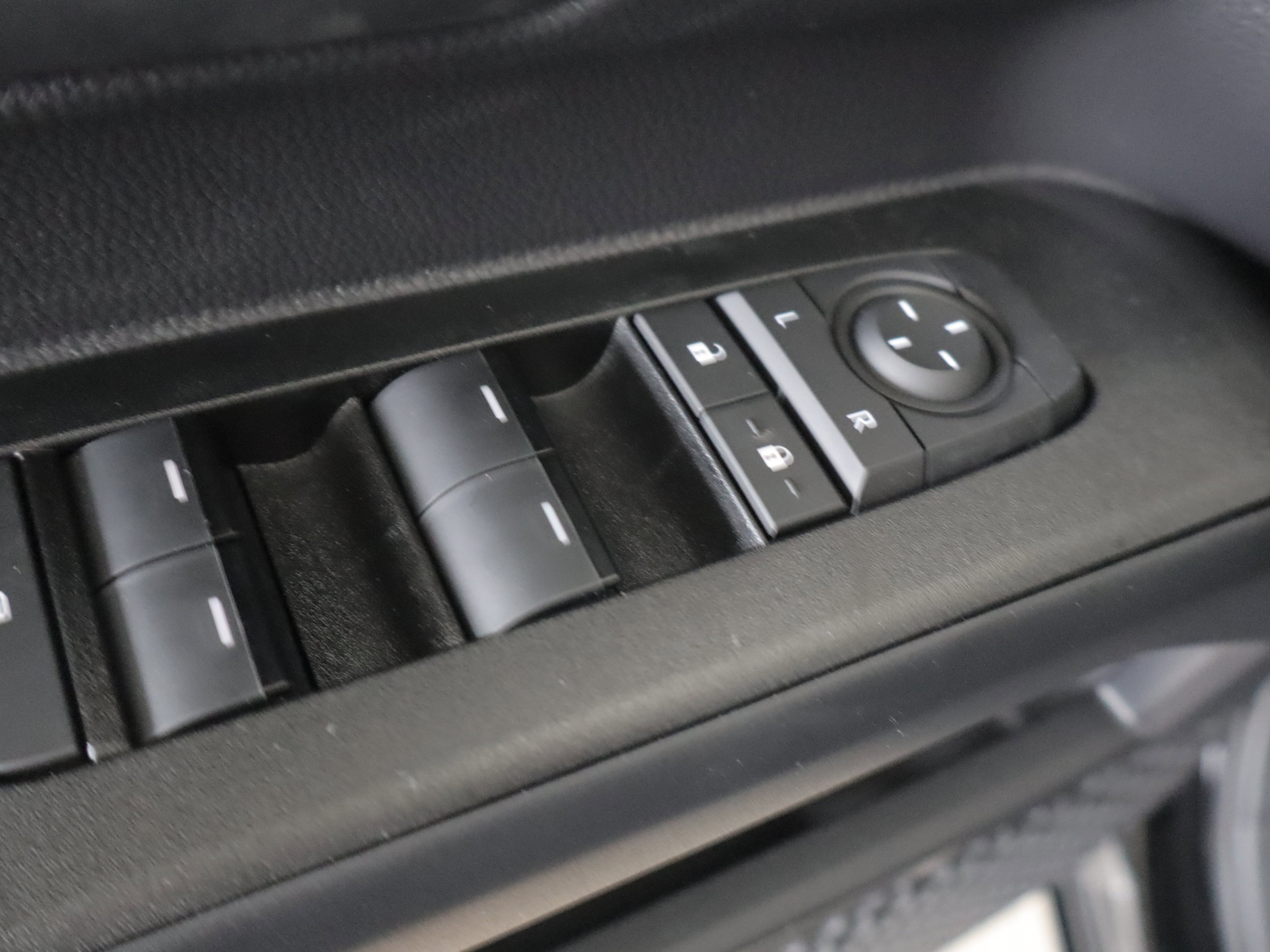 Used 2025 Toyota 4Runner SR5 AWD/4WD image 12