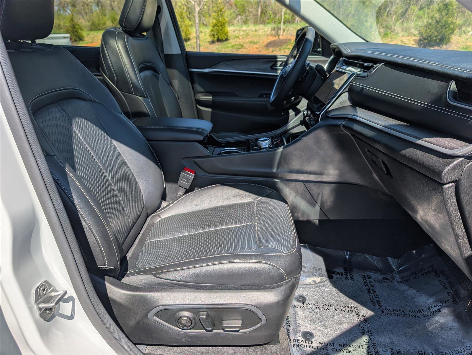 Used 2023 Jeep Grand Cherokee L Limited w/ Luxury Tech Group II image 11