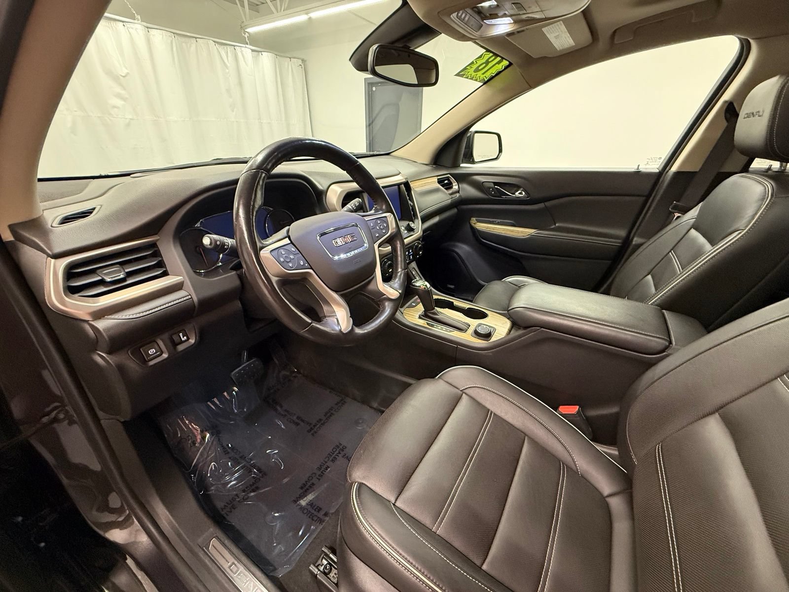 Used 2018 GMC Acadia Denali w/ Technology Package FWD image 11