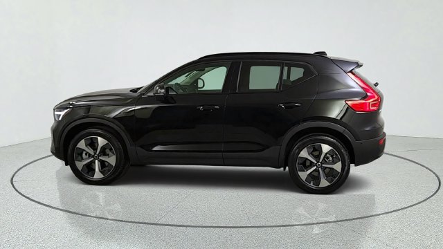 New 2026 Volvo XC40 B5 Plus w/ Protection Package Premier AWD/4WD image 4