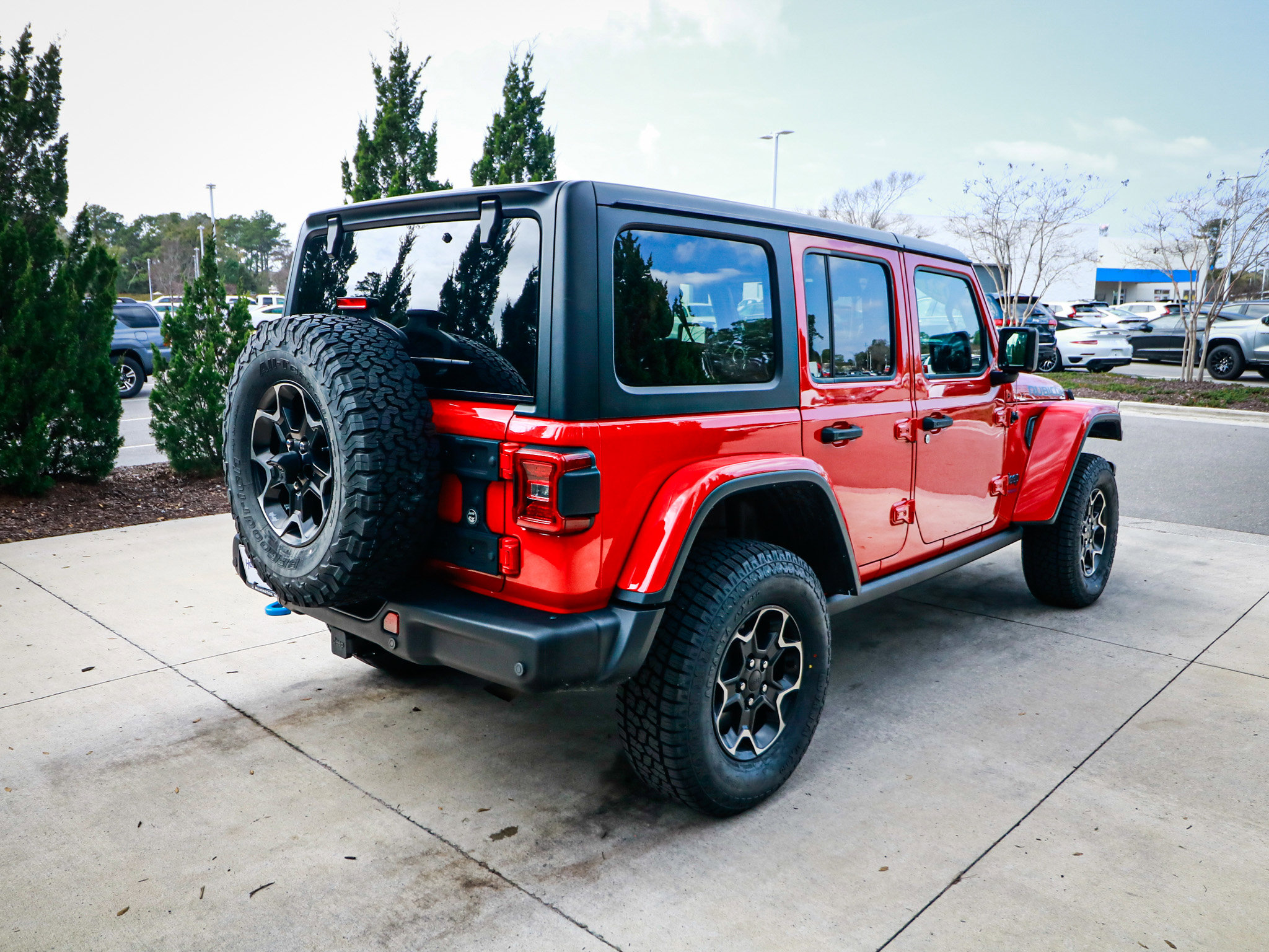Used 2021 Jeep Wrangler Unlimited Rubicon 4xe w/ Dual Top Group AWD/4WD image 11