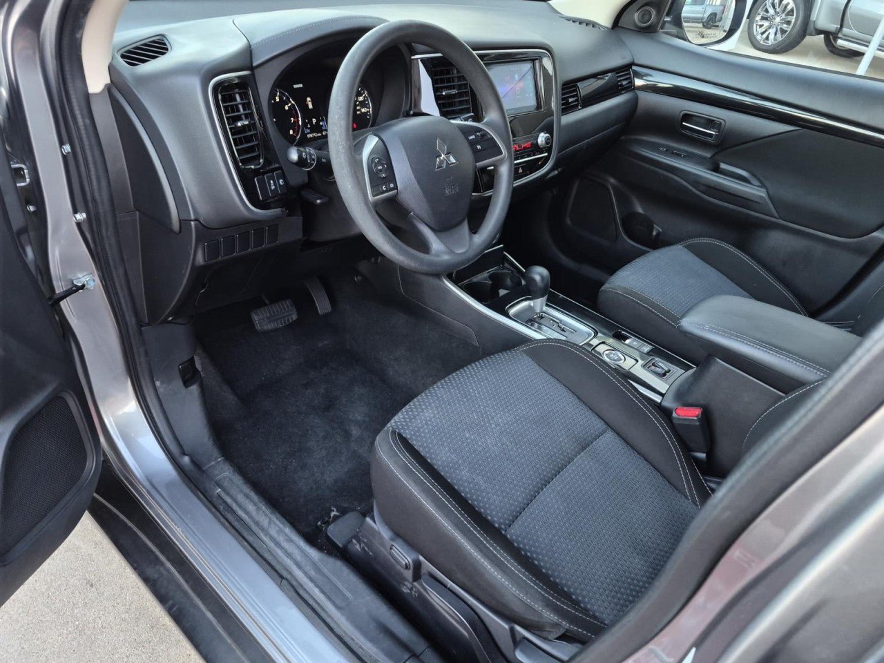 Used 2020 Mitsubishi Outlander SEL AWD/4WD image 10
