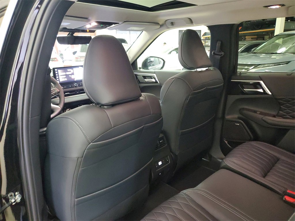 New 2025 Mitsubishi Outlander SEL image 12