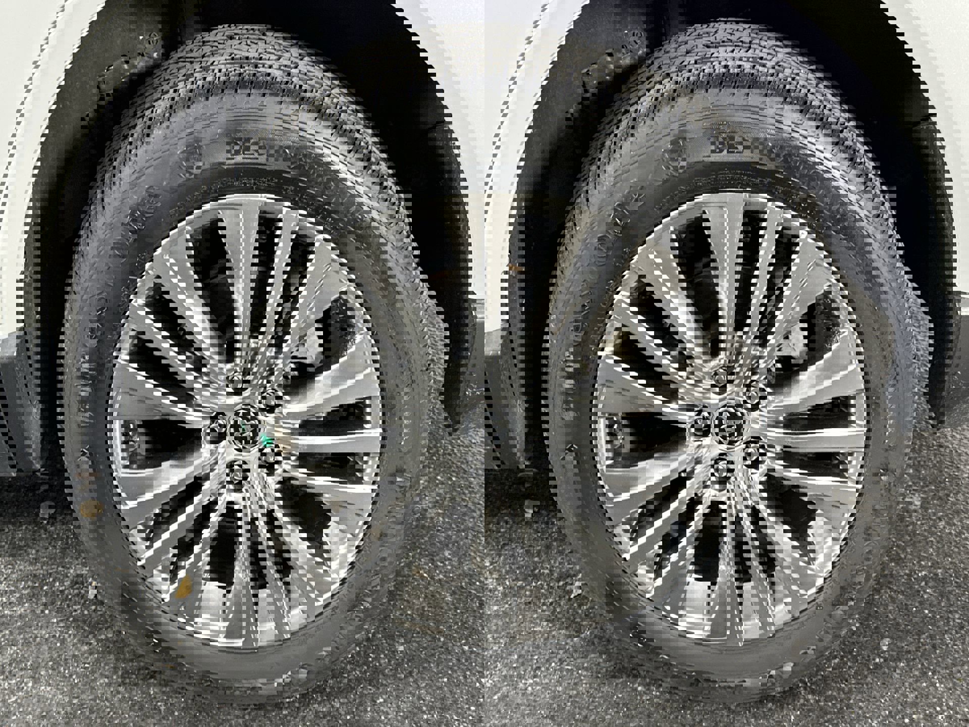 Used 2023 Toyota Venza Limited image 14