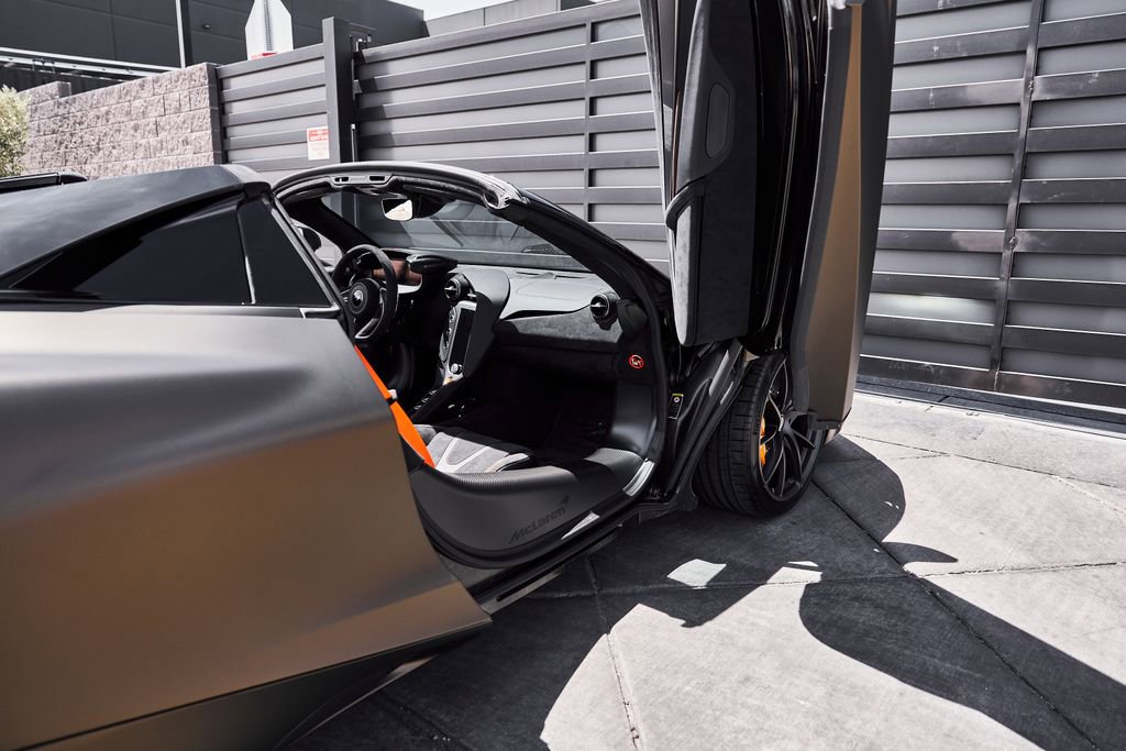 Used 2025 McLaren 750S Spider RWD image 30