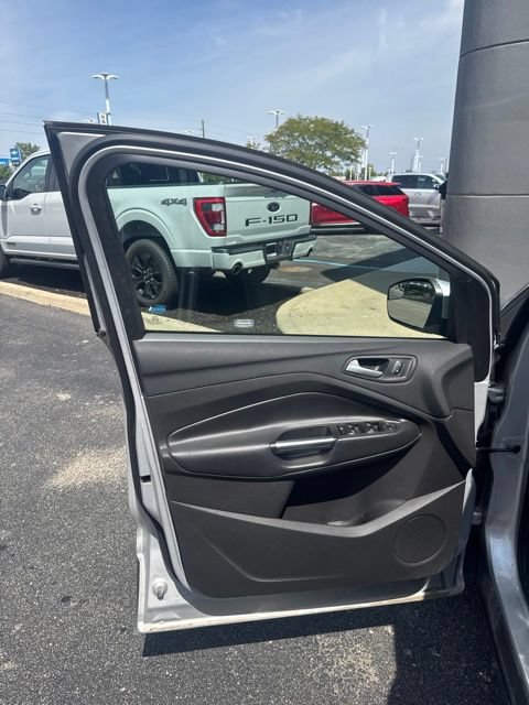 Used 2017 Ford Escape SE FWD image 11