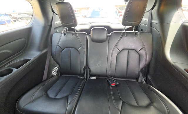 Used 2025 Chrysler Pacifica Select FWD image 14