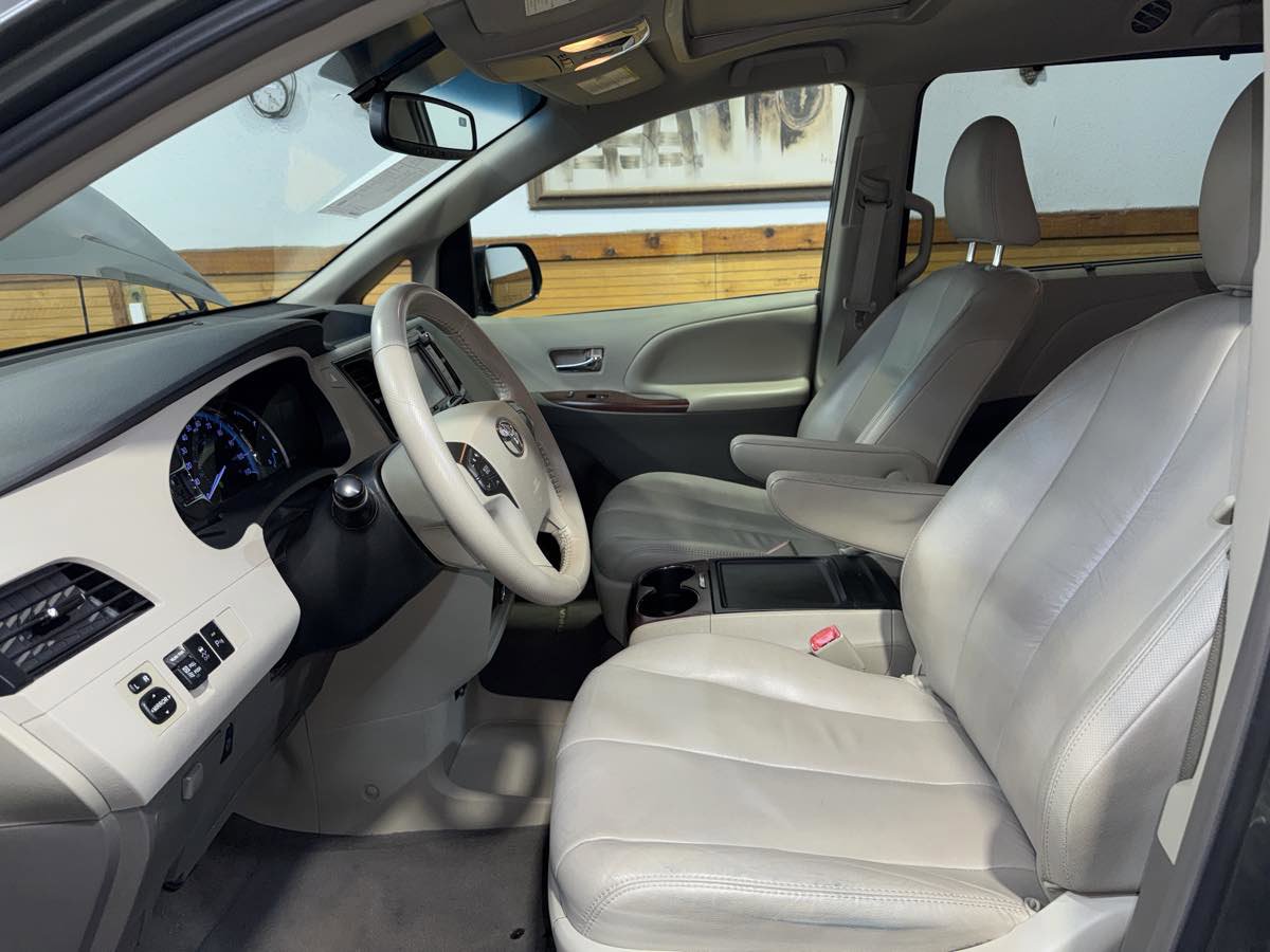Used 2012 Toyota Sienna XLE w/ XLE Navigation Pkg FWD image 17
