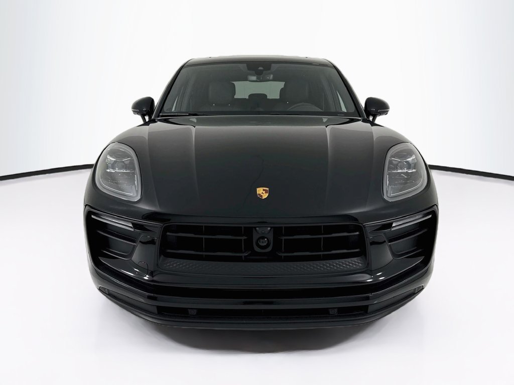 Certified 2025 Porsche Macan AWD/4WD image 6