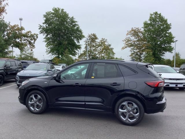 Used 2023 Ford Escape ST-Line w/ Tech Pack #1 image 9