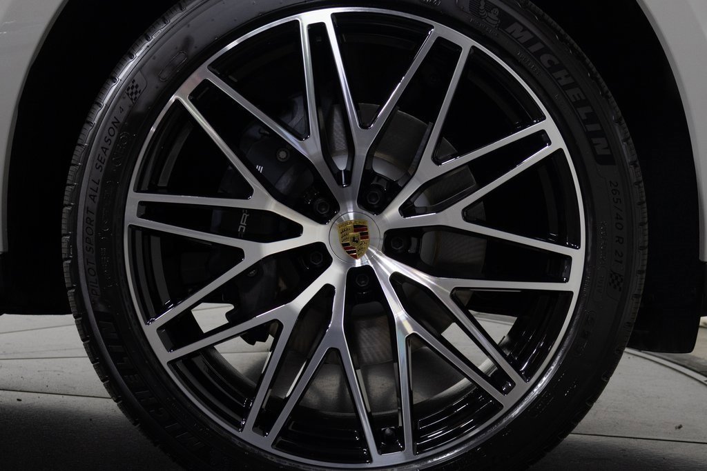 Used 2025 Porsche Macan image 22
