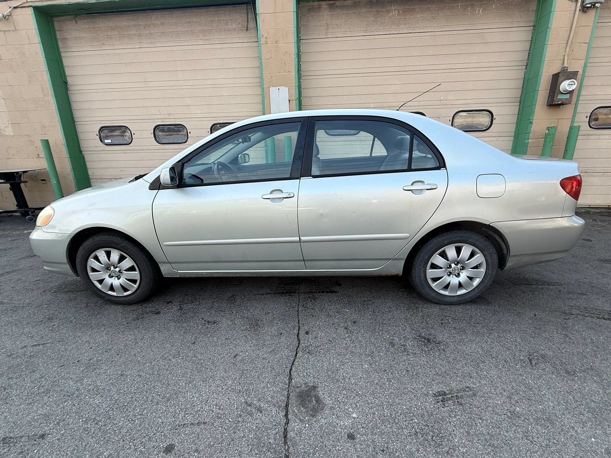 Used 2004 Toyota Corolla LE FWD image 3