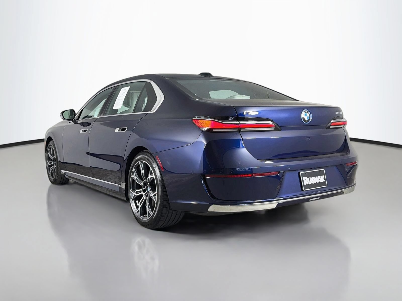 Certified 2024 BMW i7 eDrive50 w/ Executive Package RWD image 5