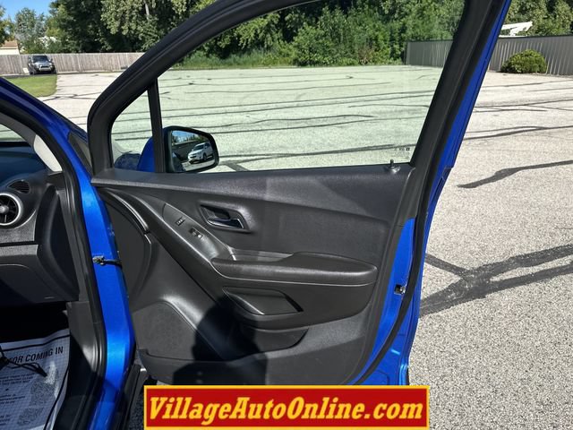 Used 2015 Chevrolet Trax LT w/ LT Plus Package AWD/4WD image 32