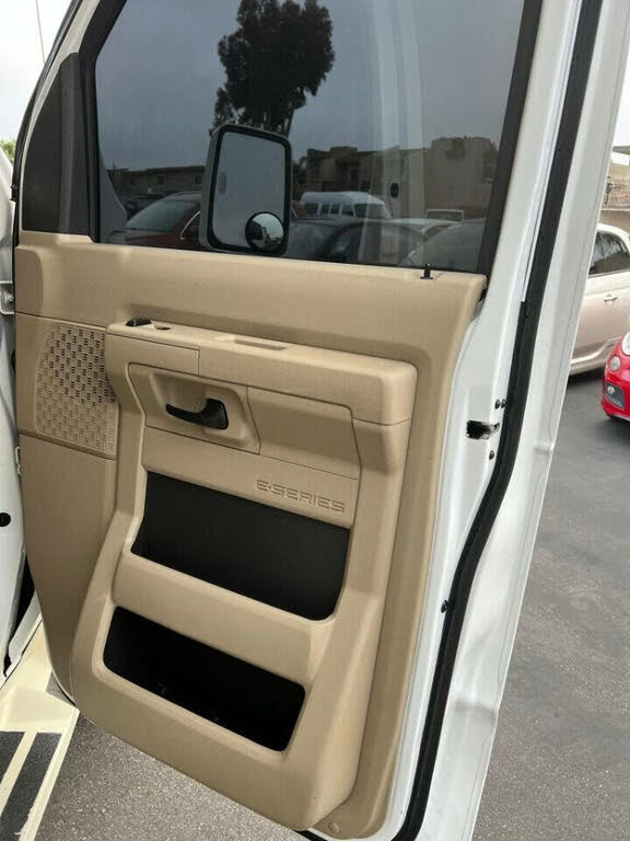 Used 2014 Ford E-350 and Econoline 350 Super Duty image 36