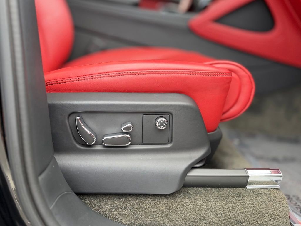 Used 2023 Bentley Bentayga image 33