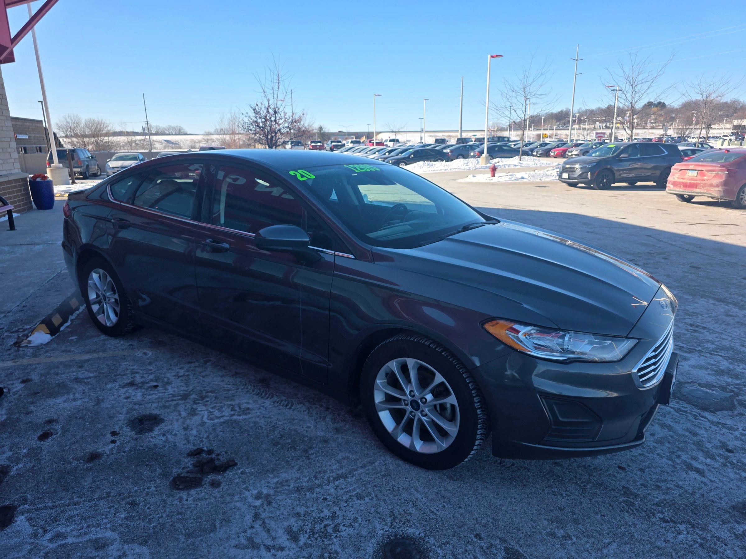 Used 2020 Ford Fusion SE image 3
