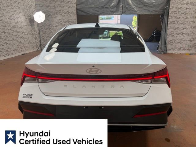 Used 2025 Hyundai Elantra SEL FWD image 4