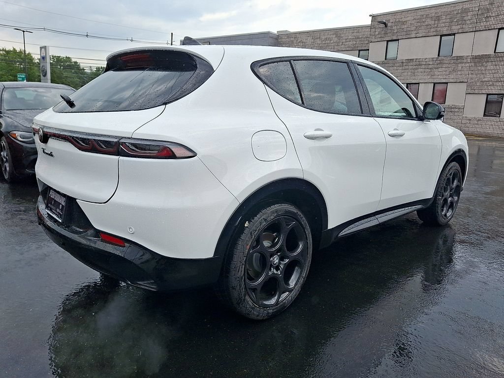 New 2026 Alfa Romeo Tonale w/ Red Premium Package AWD/4WD image 3