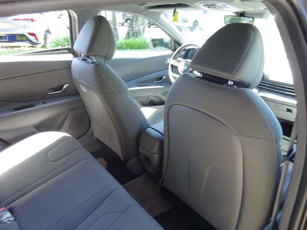 Used 2025 Hyundai Elantra Hybrid FWD image 21