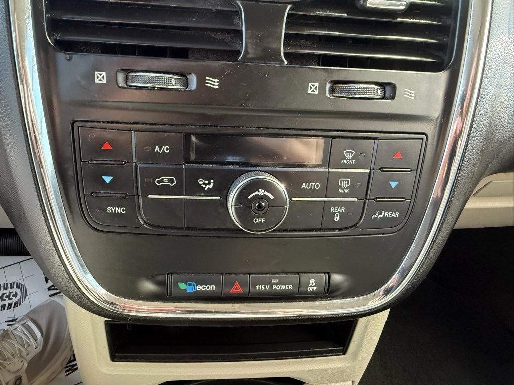 Used 2013 Chrysler Town & Country Touring image 17
