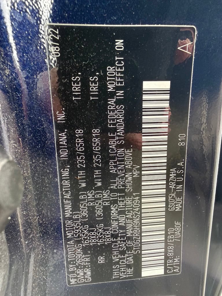Used 2022 Toyota Highlander XLE AWD/4WD image 12