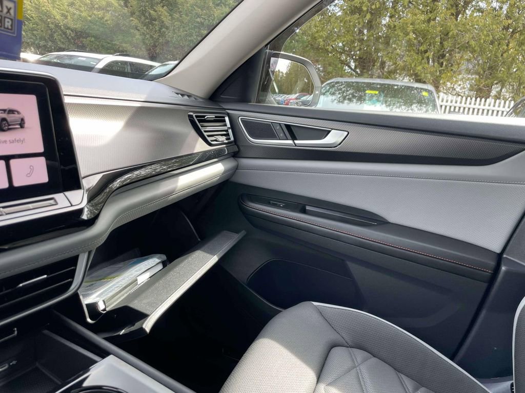 Used 2024 Volkswagen Atlas Peak Edition SE image 34