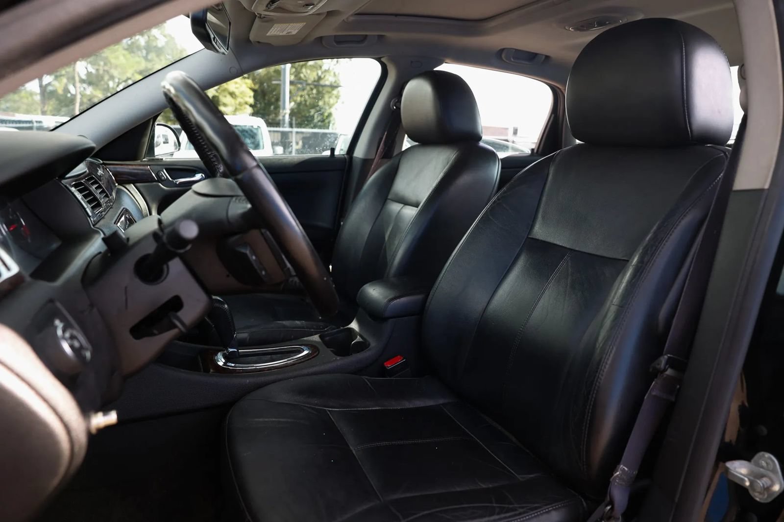 Used 2013 Chevrolet Impala LTZ FWD image 18