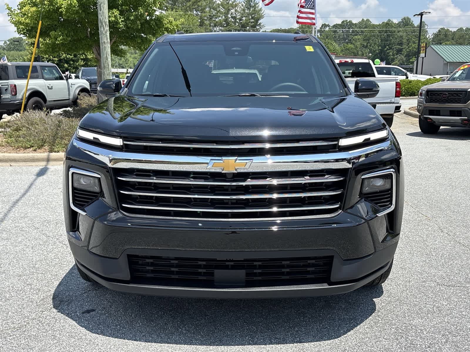 New 2025 Chevrolet Traverse LT FWD image 3