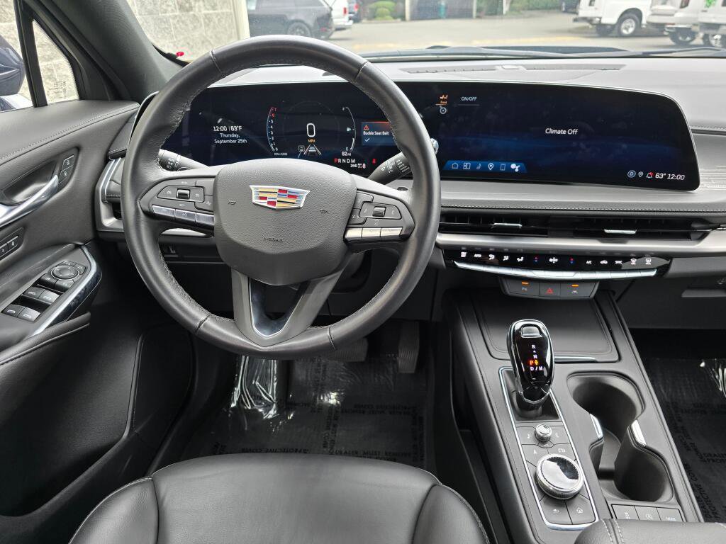 Used 2024 Cadillac XT4 Premium Luxury image 18